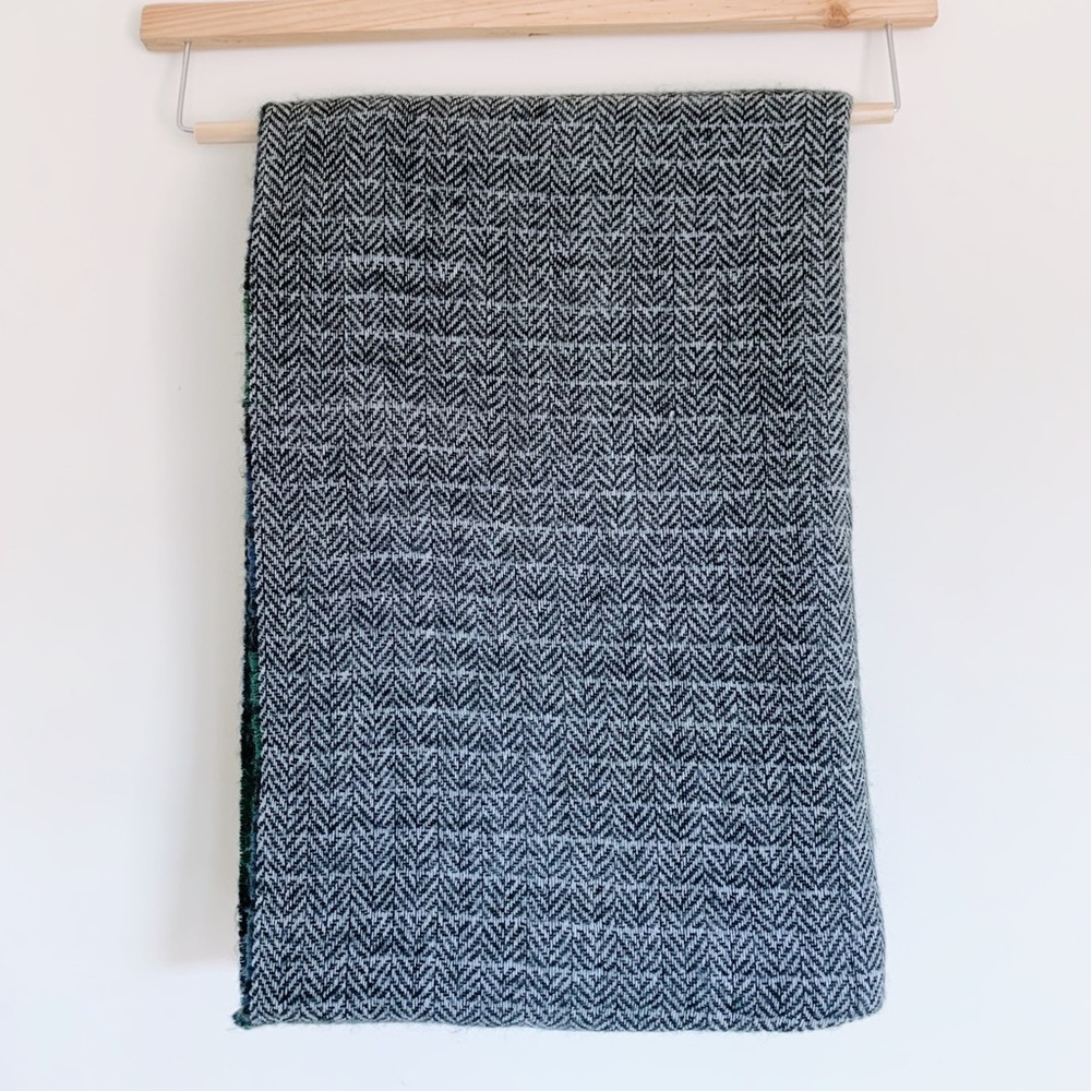 Infinity flannel scarf - Picture 2 of 2